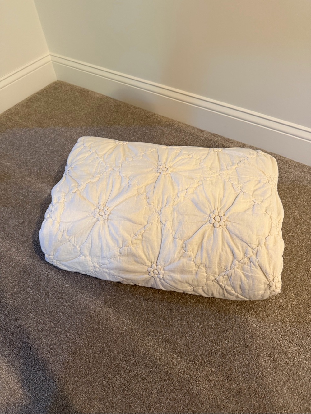 Cream Floral Pintuck Quilt Bedspread